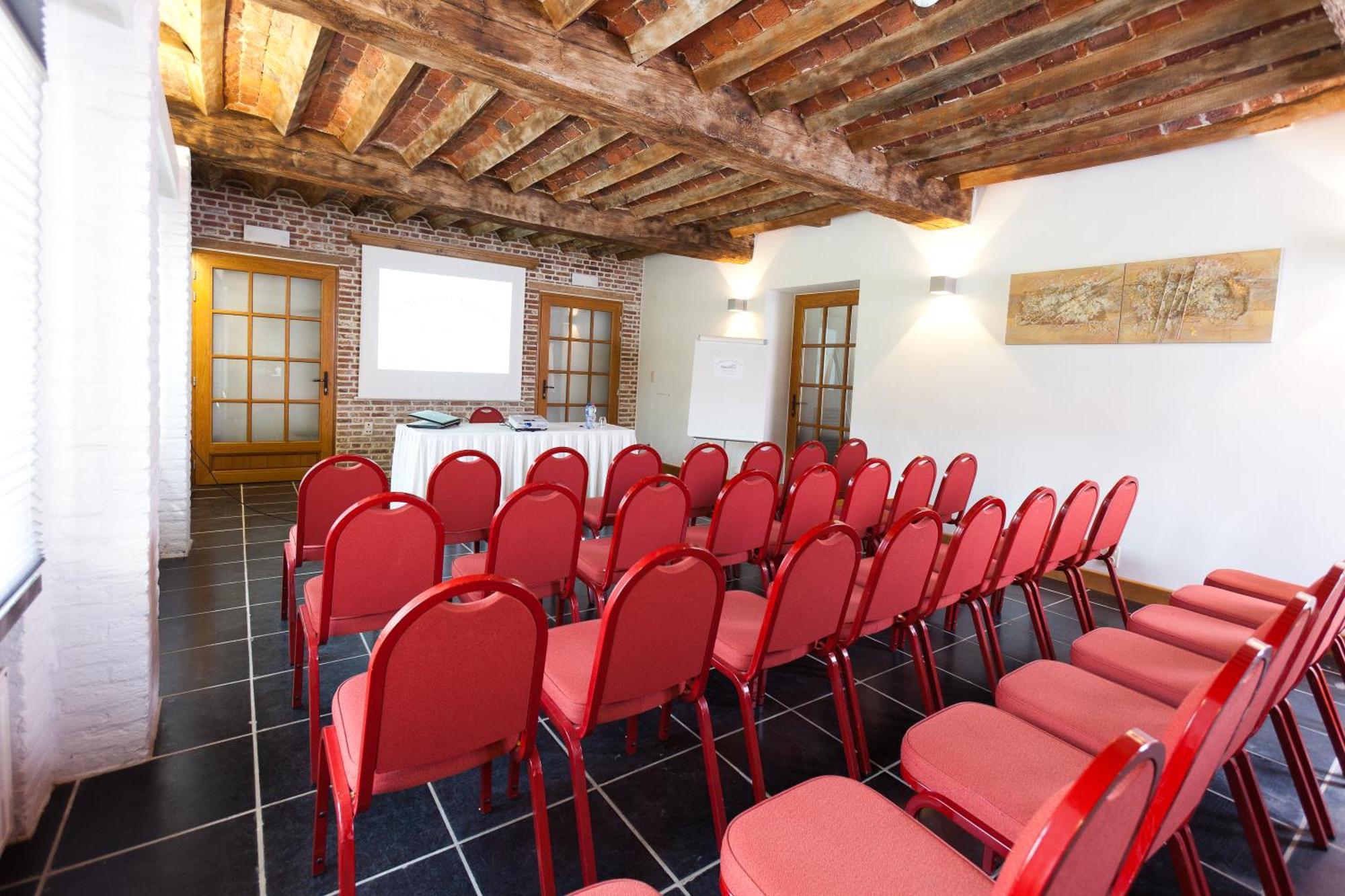 Aparthotel Le Manoir Du Capitaine Feluy Екстериор снимка