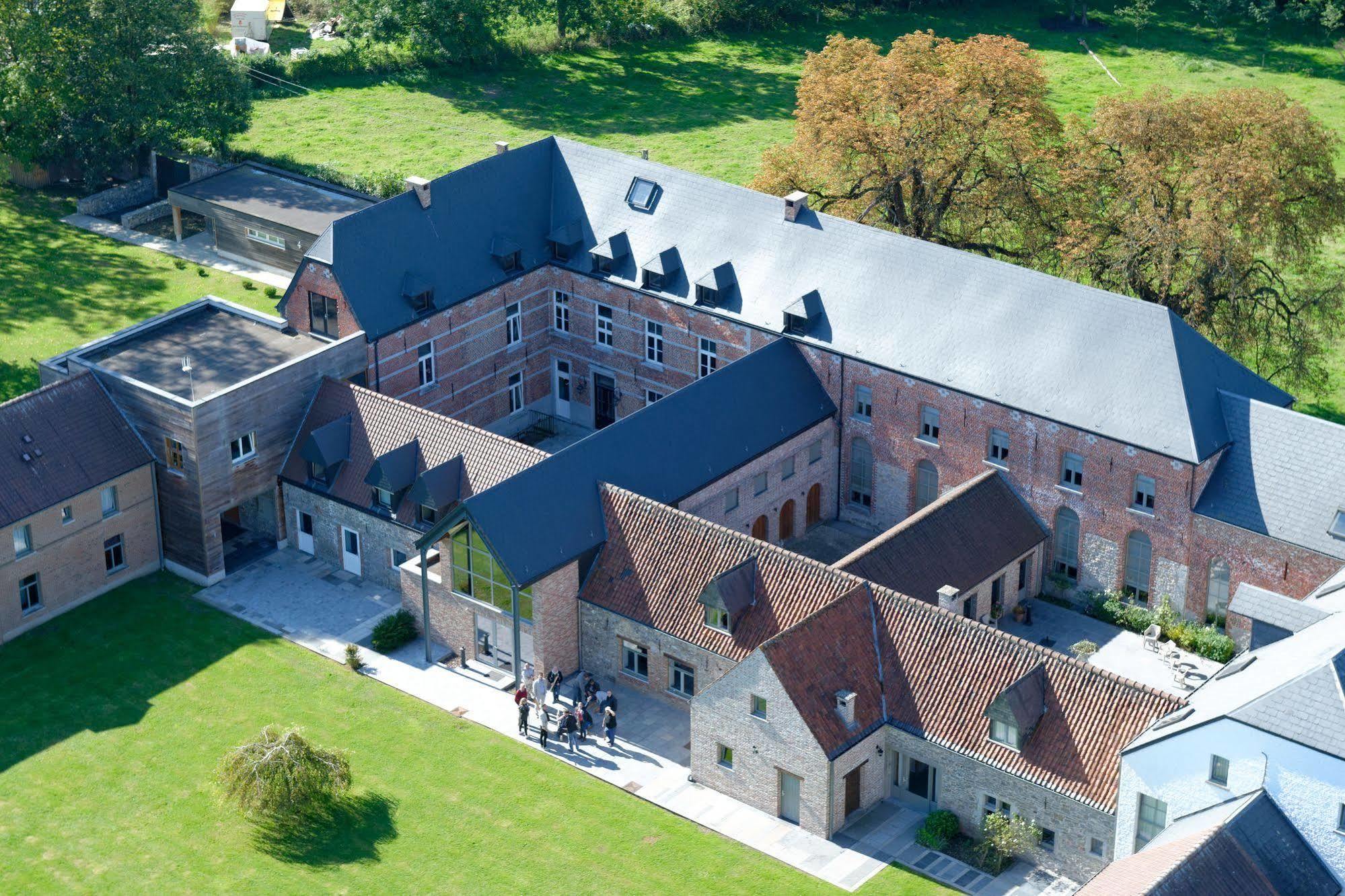 Aparthotel Le Manoir Du Capitaine Feluy Екстериор снимка