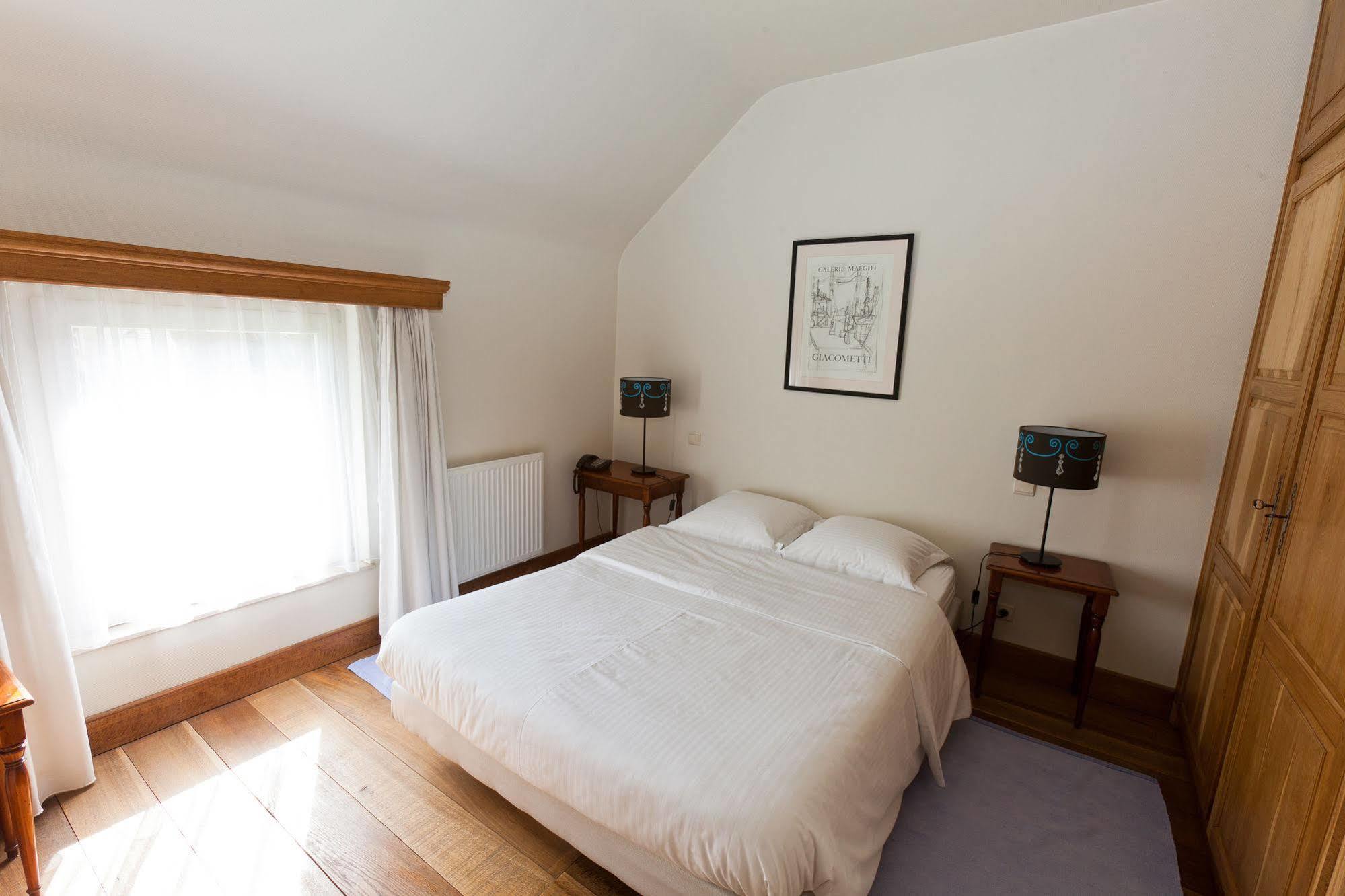 Aparthotel Le Manoir Du Capitaine Feluy Екстериор снимка