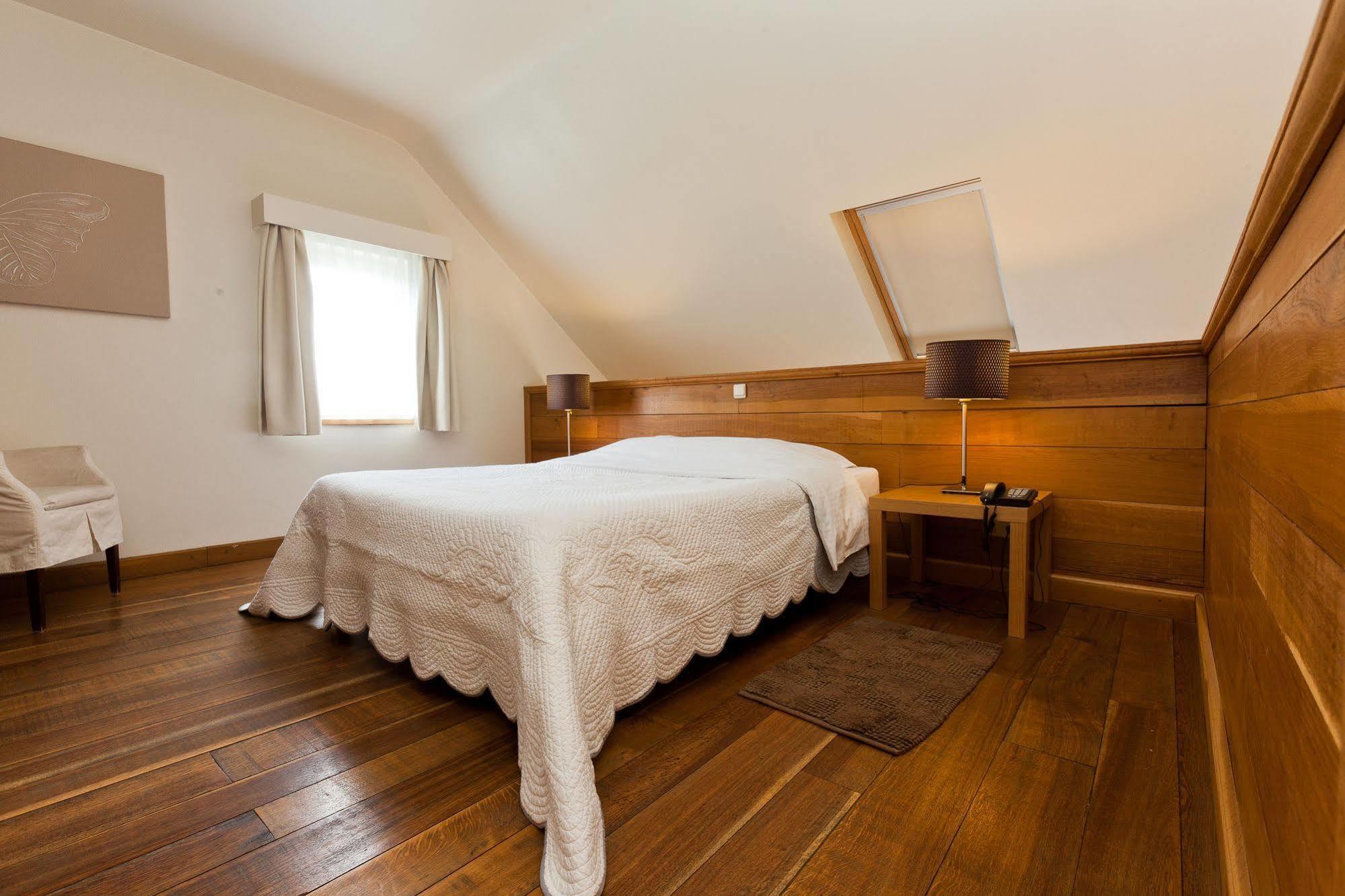 Aparthotel Le Manoir Du Capitaine Feluy Екстериор снимка