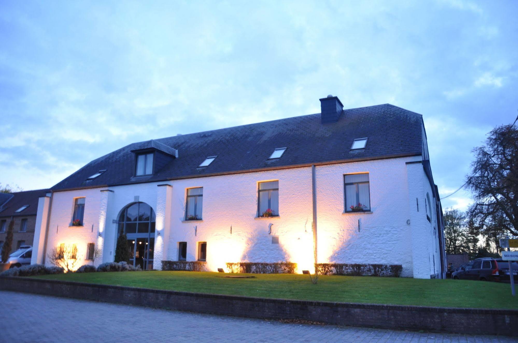Aparthotel Le Manoir Du Capitaine Feluy Екстериор снимка